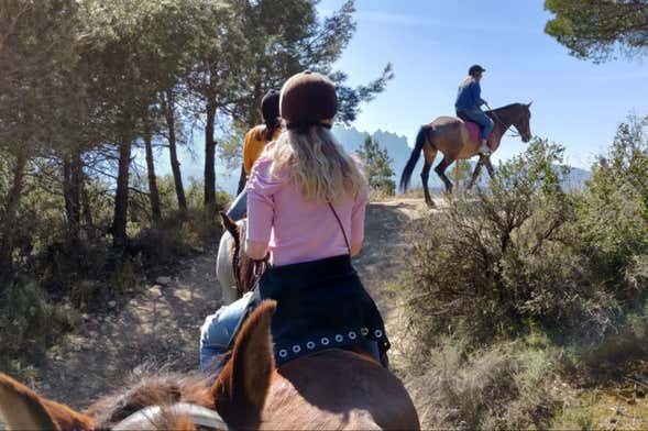 Paseo a caballo por Montserrat