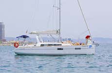 Paseo en velero por Barcelona en grupo reducido