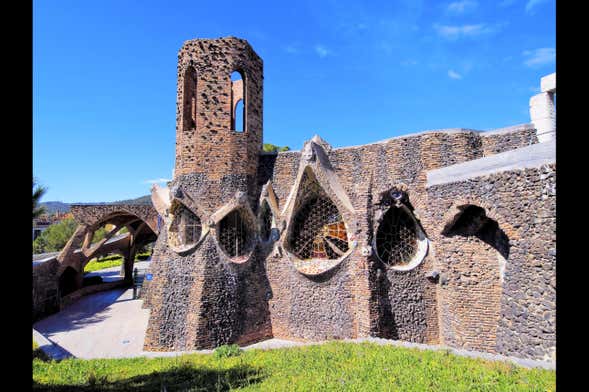 Tour por la Colonia Güell y Cripta de Gaudí