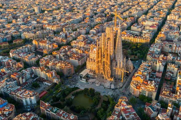 Tour por la Sagrada Familia en grupo reducido con subida a las torres