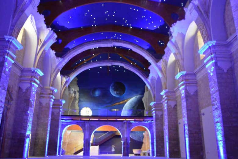 Antigua iglesia románica convertida en espacio cultural