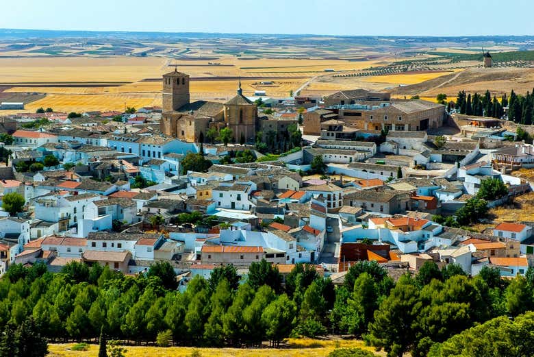 Vue sur Belmonte et la collégiale de San Bartolomé