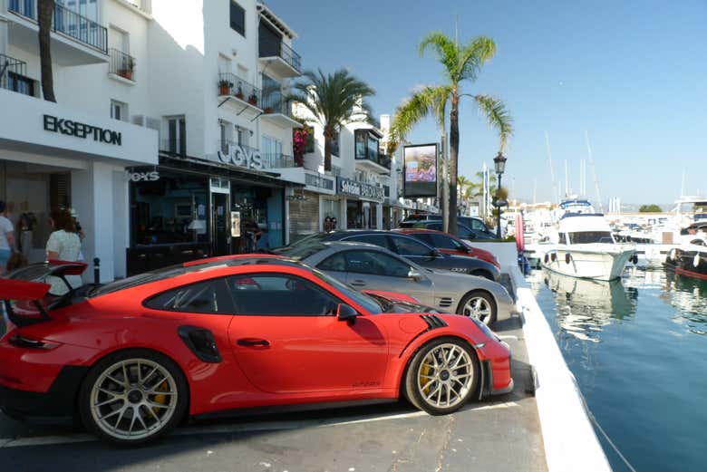 Carros de luxo em Puerto Banús
