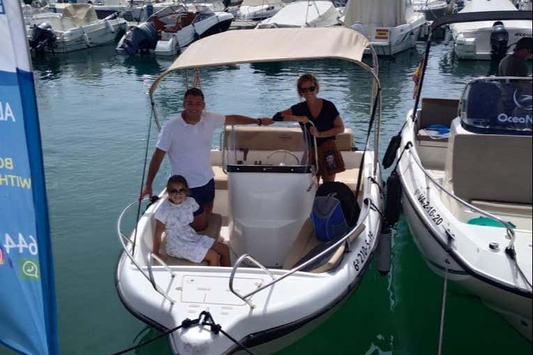 Une famille prête à naviguer