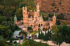 Visita guiada por el castillo de Colomares
