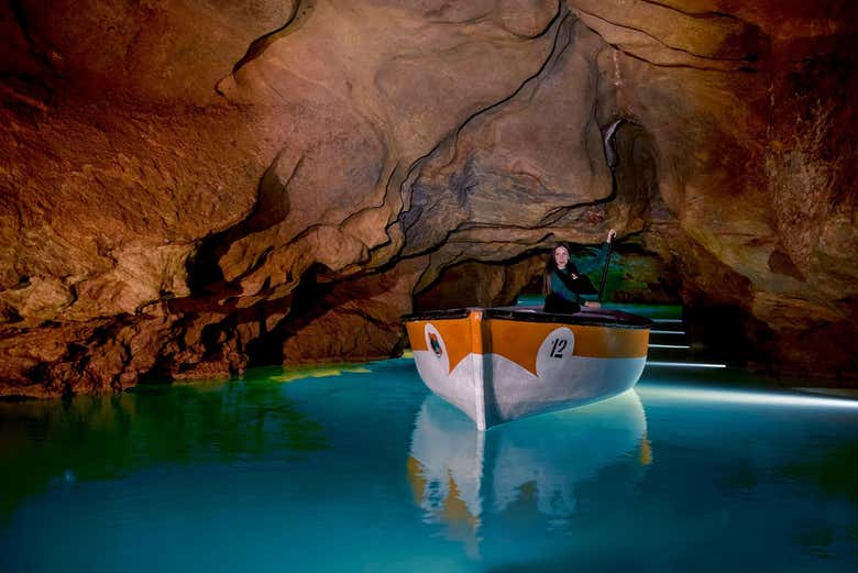Sul fiume sotterraneo delle grotte