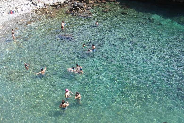 Disfrutando de un baño en Tabarca