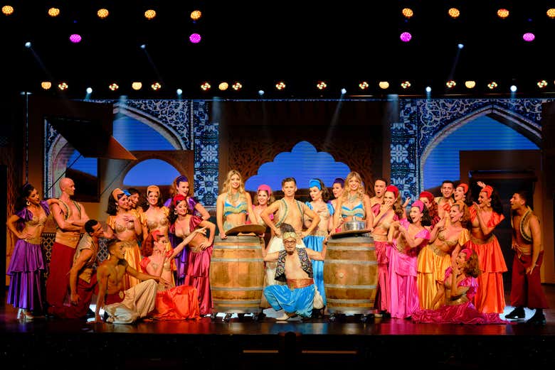 El elenco de artistas de Benidorm Palace