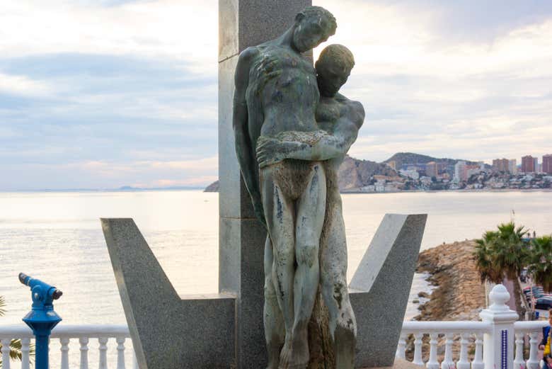 Monumento a los Muertos en el Mar