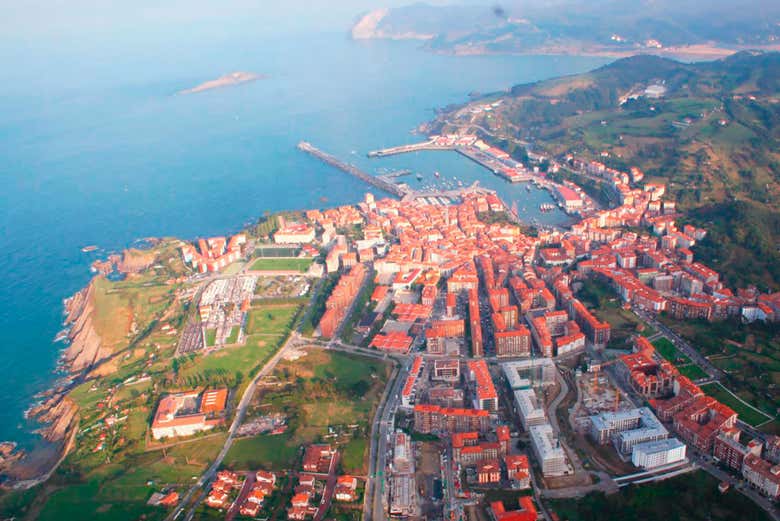 Vista aérea da vila marinheira de Bermeo