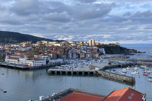 Disfrutando de las vistas en Bermeo