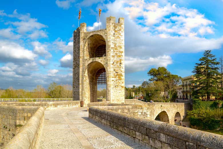 Tour du pont roman à Besalú