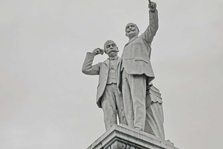 Statua dei fratelli García Naveira