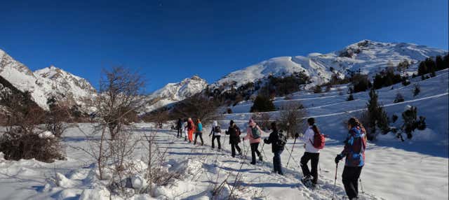 Paseo con raquetas de nieve por el Valle de Tena