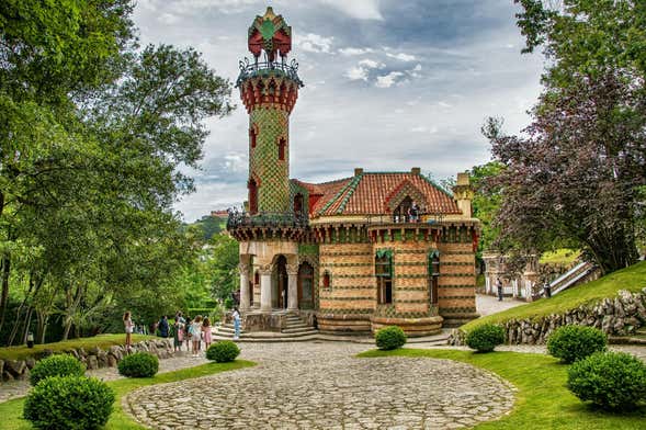 Excursión al Capricho de Gaudí, Santillana del Mar y Santander