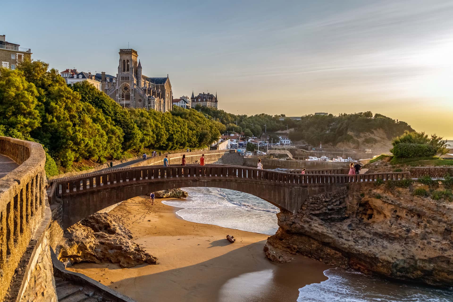 travel from san sebastian to biarritz