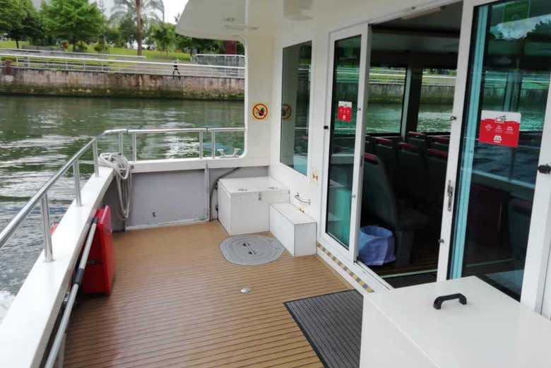 Paseando en barco por la ría de Bilbao