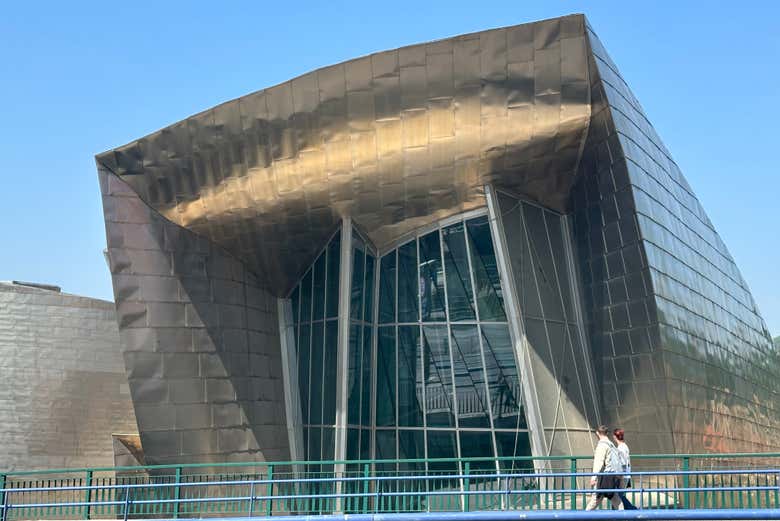 Admirez l'architecture avant-gardiste du musée