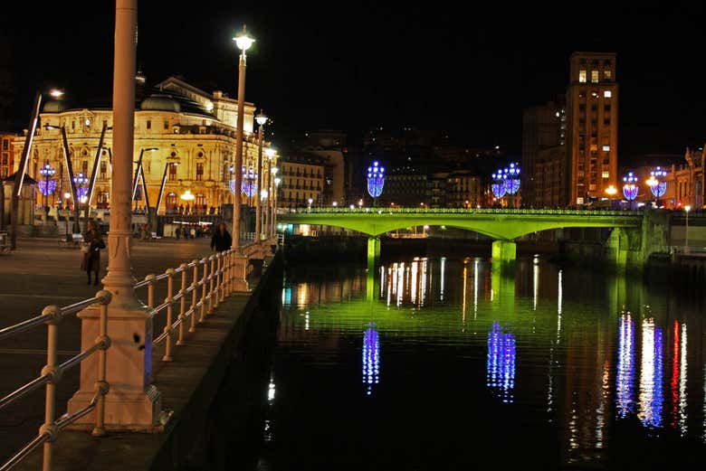 Panorámica nocturna de Bilbao