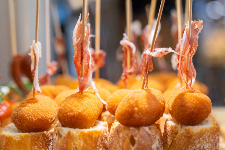Pintxos in un locale di Bilbao