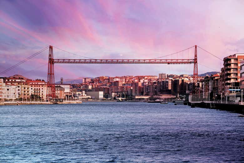 Vistas del puente colgante de Vizcaya al atardecer