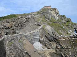 Subiendo a Gaztelugatxe