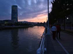 Ría de Bilbao al anochecer