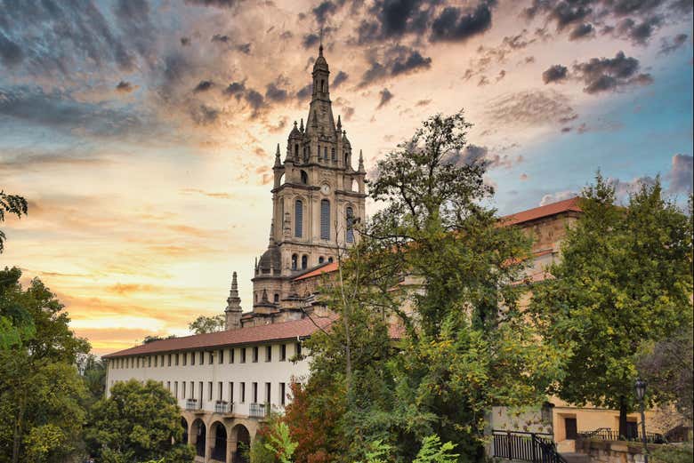 La torre campanaria della Basilica della Begoña