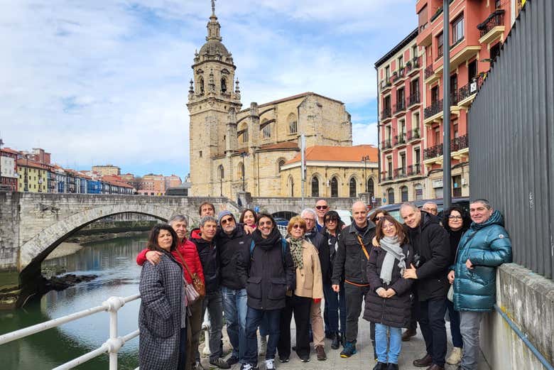 Iglesia de San Antón y puente de Atxuri