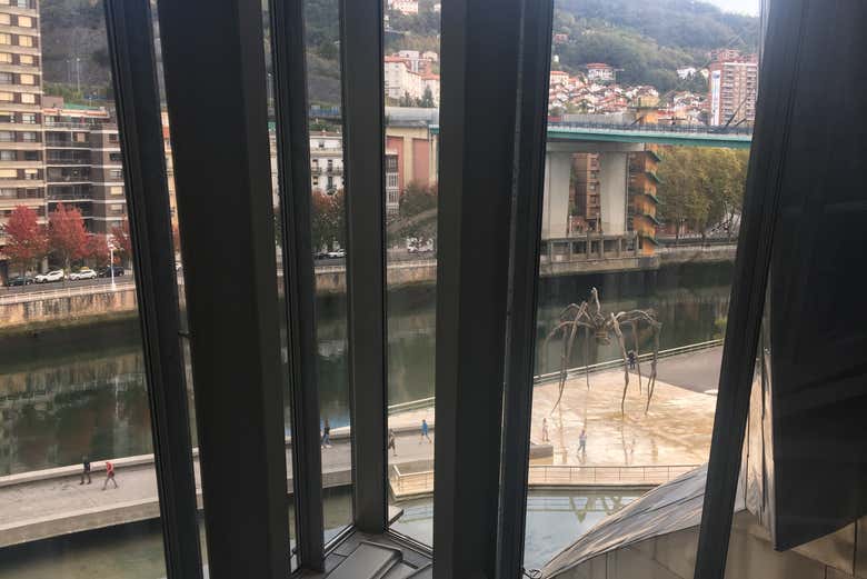 Vistas desde dentro del Guggenheim Bilbao