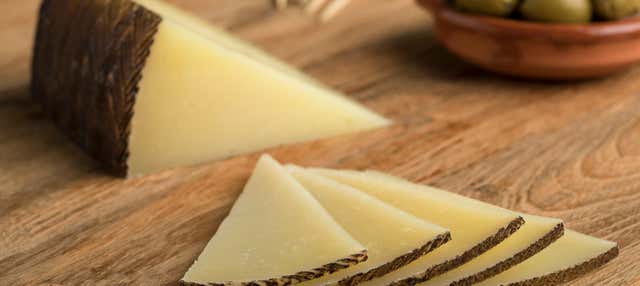 Visita a una fábrica de queso con degustación y taller