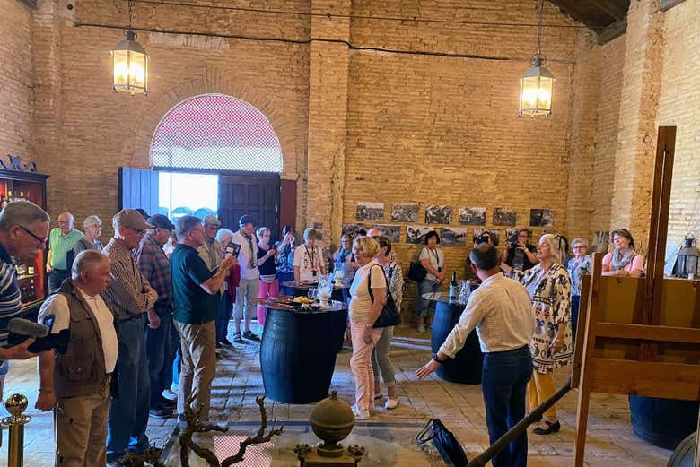 Disfrutando de una cata en las Bodegas Andrade