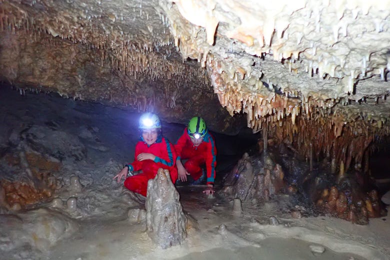 Interior de una cueva del Pirineo aragonés