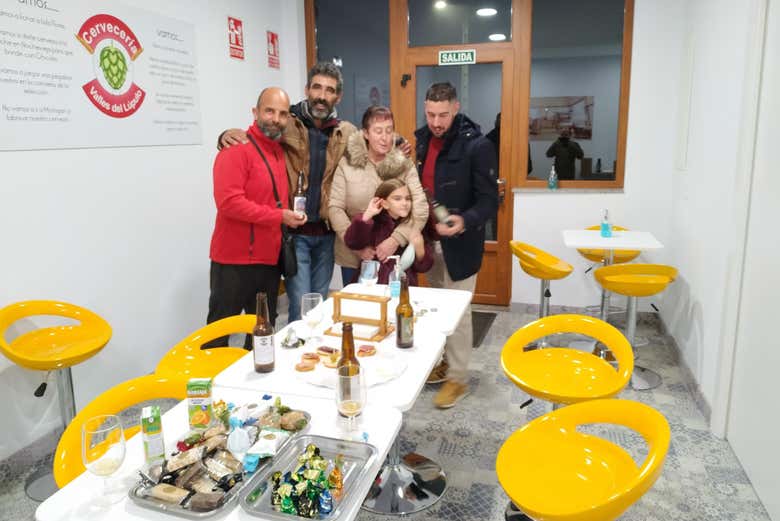 Uma família no final da degustação na cervejaria