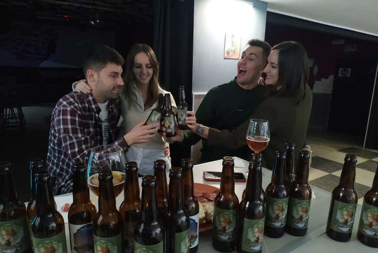 Provando a cerveja da Valles del Lúpulo