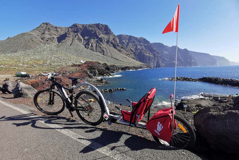 Bicicleta elétrica compartilhada com crianças