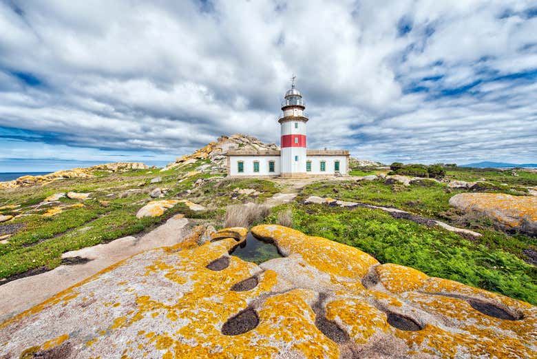 Faro en la isla de Sálvora