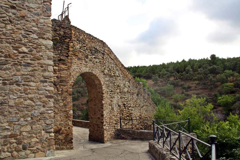 L'un des arcades des remparts de Buitrago