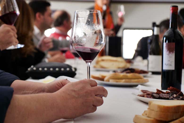 Degustando o vinho