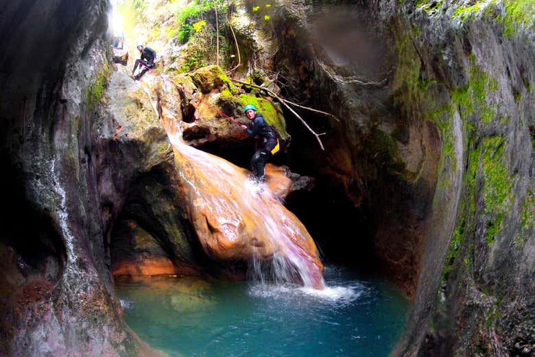 Haciendo barranquismo en el valle de Coanegra