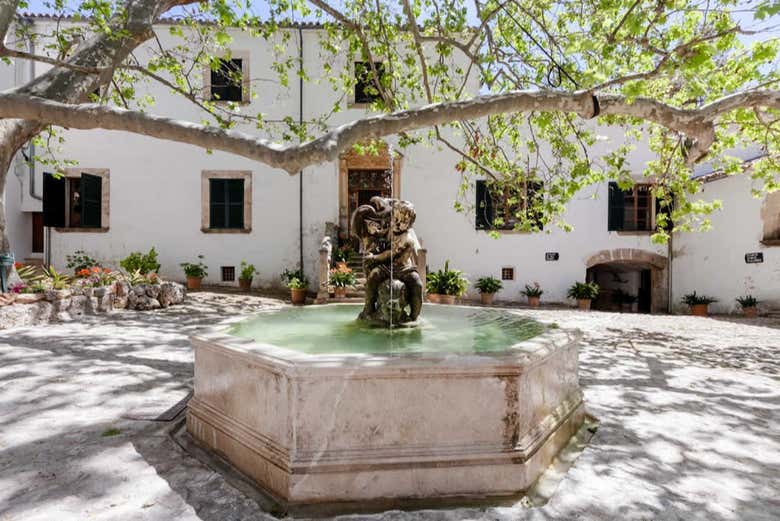 Admirez la combinaison harmonieuse des styles architecturaux