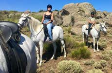 Passeio a cavalo pelo bosque vetão de Cabezabellosa