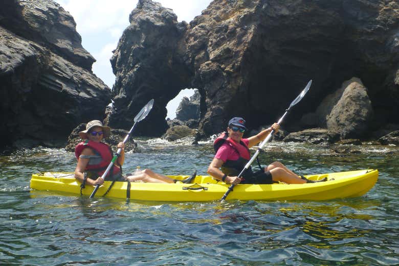 Duas mulheres durante o tour pela costa de Cabo de Palos