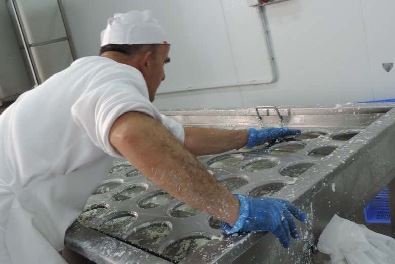 Elaboración de quesos en el obrador