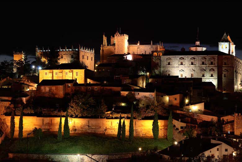 Cáceres à noite