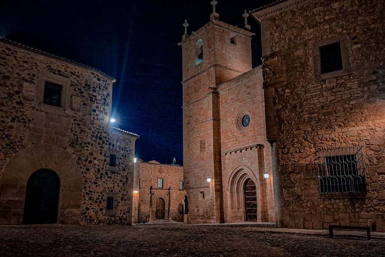 Paseando por las calles de Cáceres por la noche