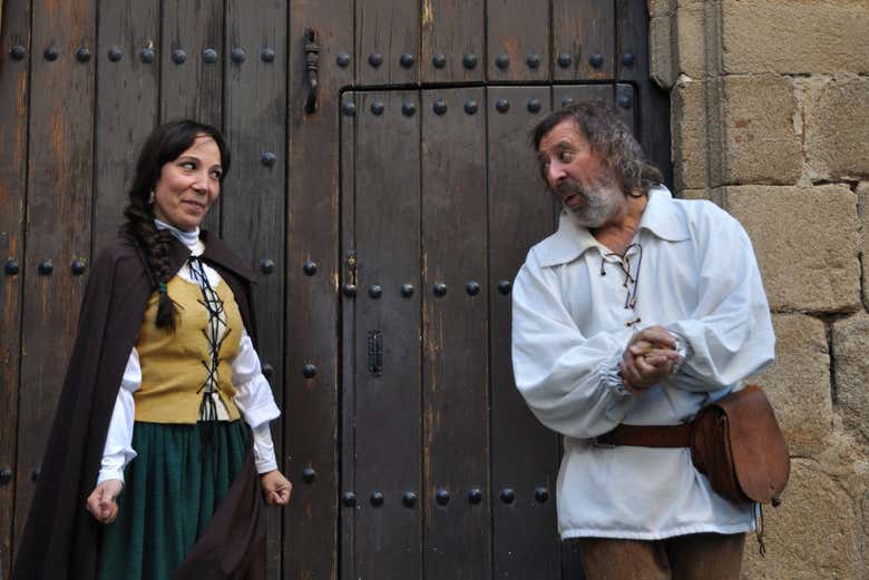 Juglares en el tour teatralizado por Cáceres