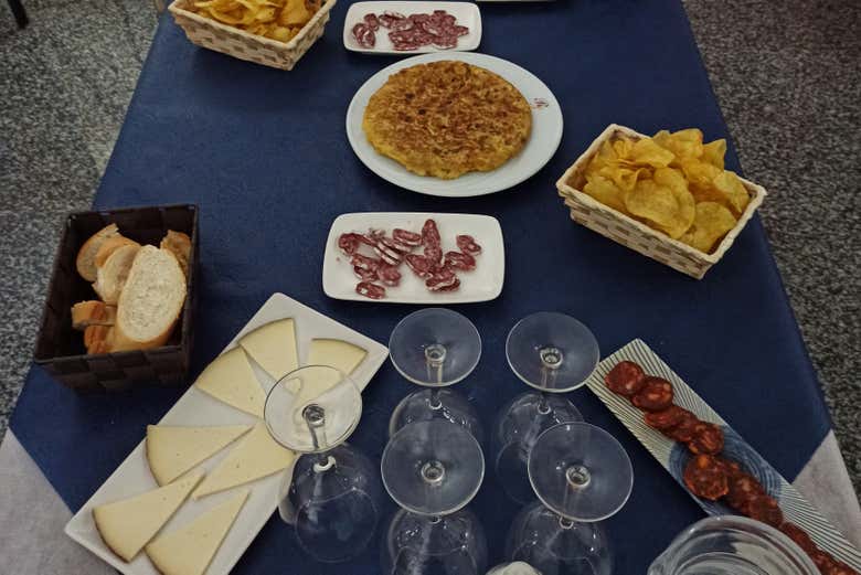 Um delicioso aperitivo com bom vinho