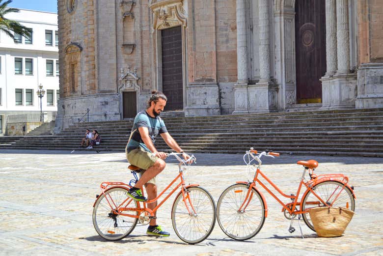 Uma foto em frente à catedral de Cádiz
