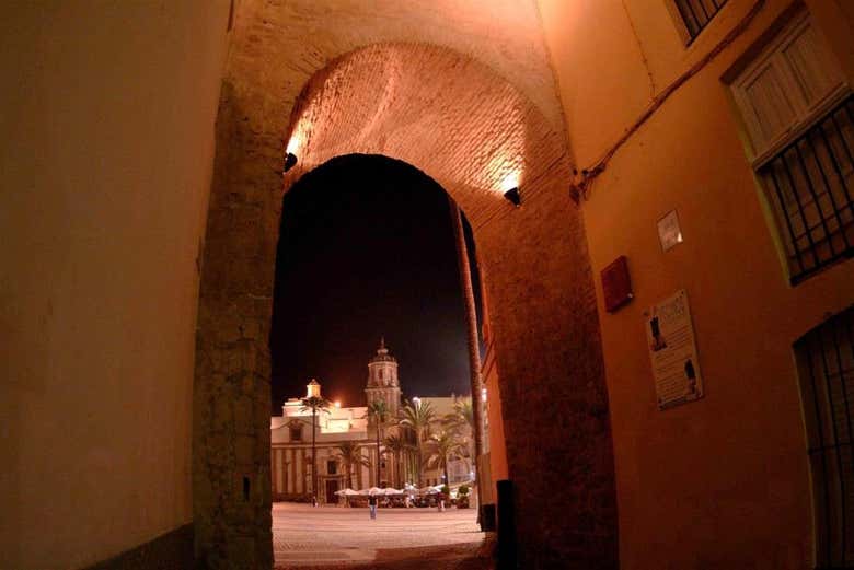 Calles de Cádiz al anochecer